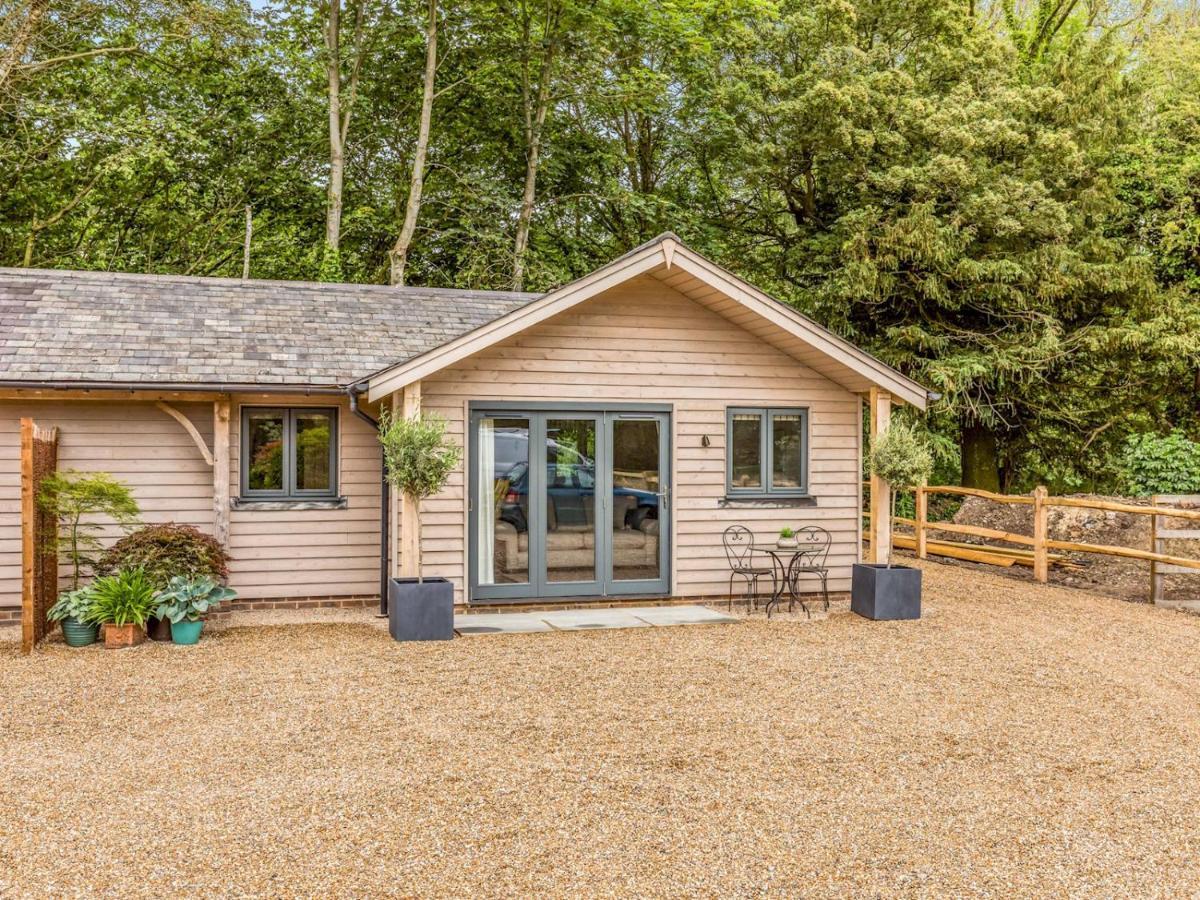 Pass The Keys Delightful 1 Bed Lodge In South Downs Village Chichester Exterior foto